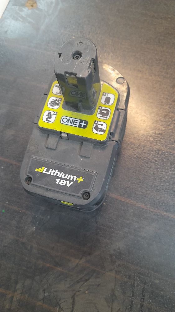 باطری لیتیومی ۱۸ ولت ریوبی 