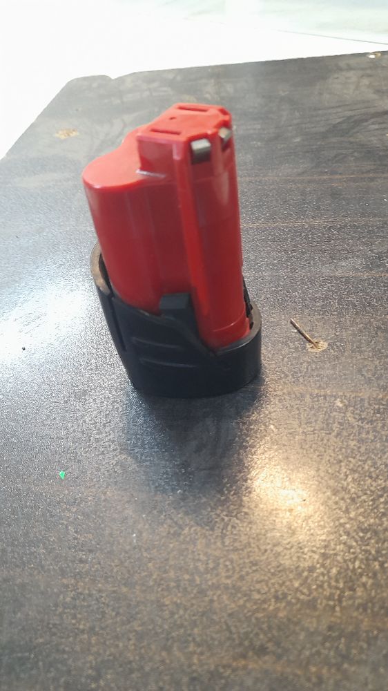 باتری لیتیومی میلواکی ۱۲ ولت 