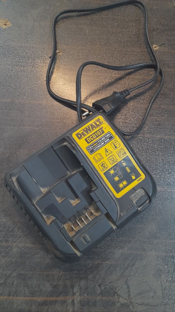 شارژر لیتیومی دیوالت ۱۲ تا ۱۸ ولت 
