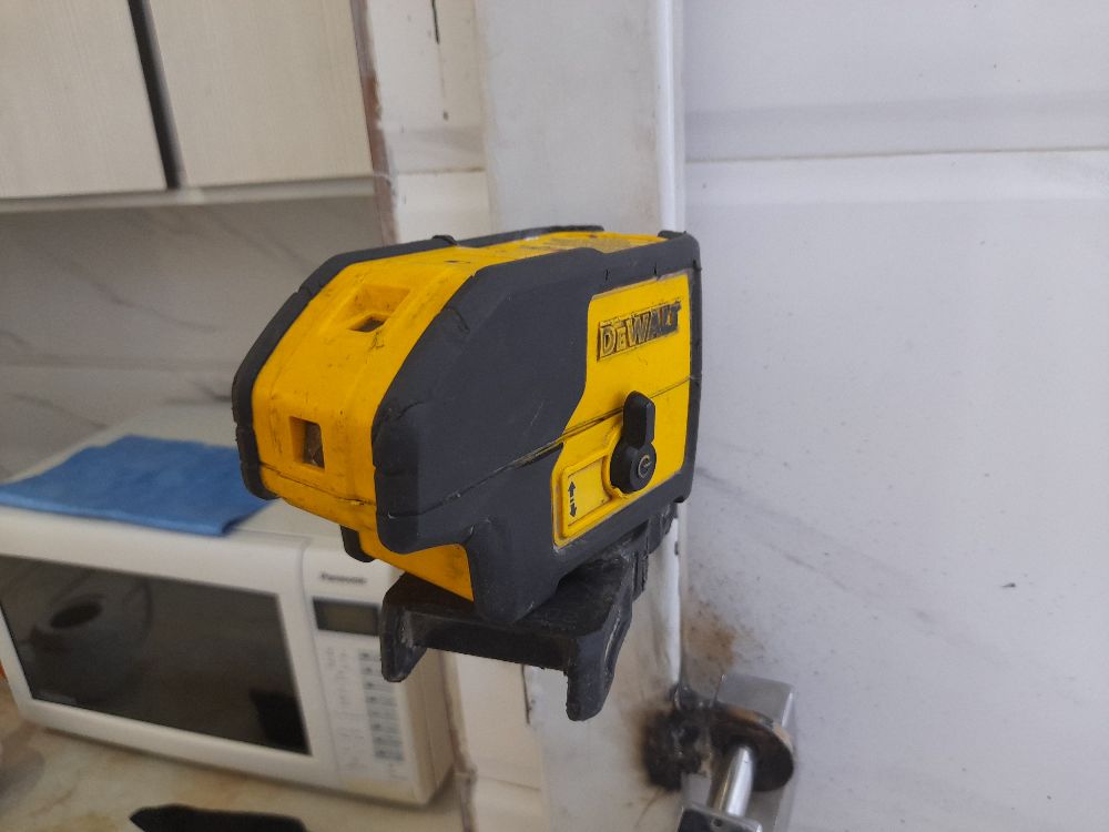 تراز لیزری Dewalt 3-Beam Laser Level