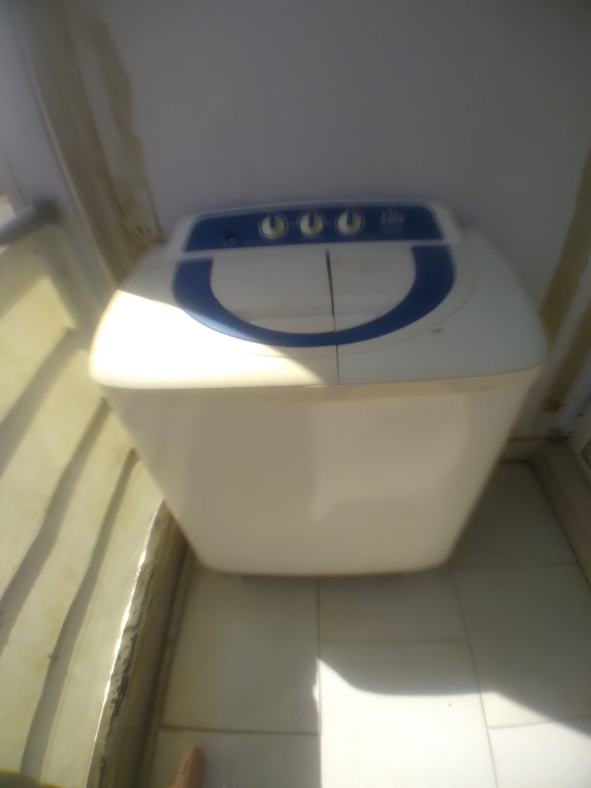 تصویر لباسشویی ۱۰ کیلویی دو قلو در حد نو